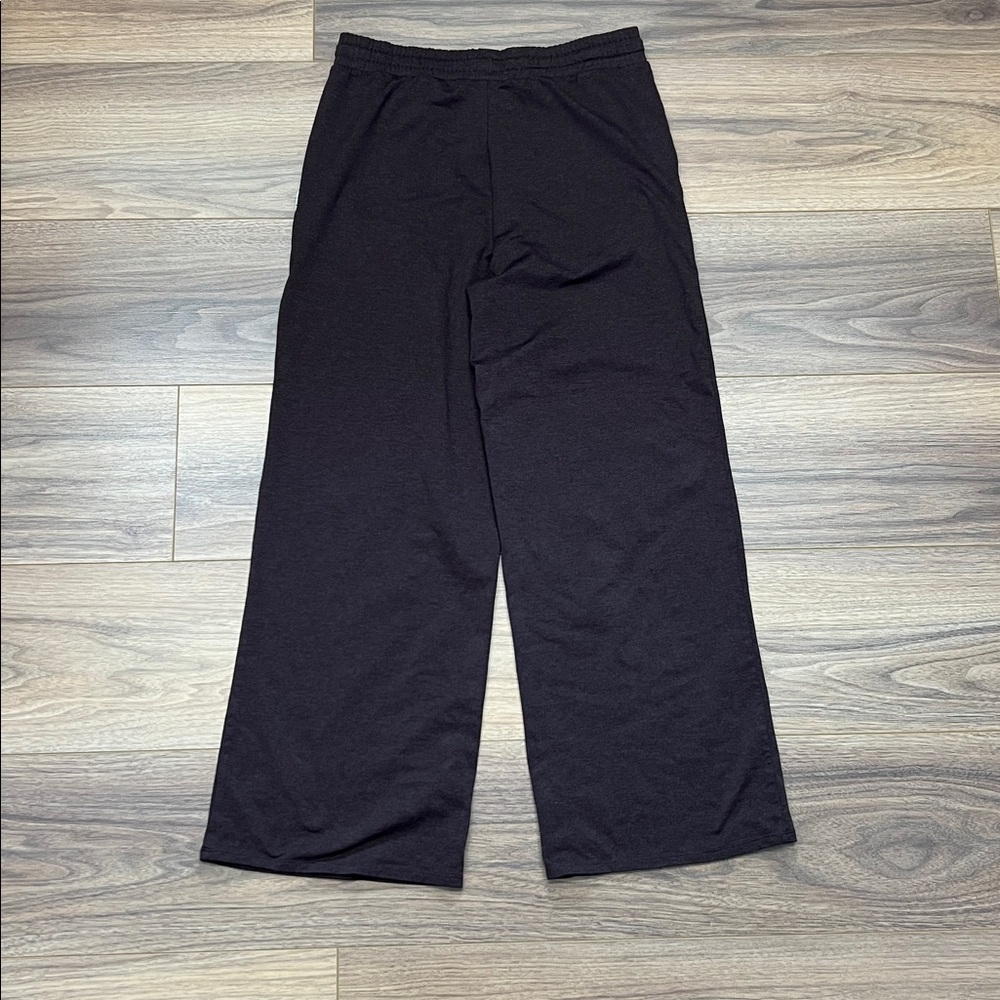 Vuori Halo Essential Wideleg Pant in Raisin Heather Brown Size Medium? - Picture 10 of 12